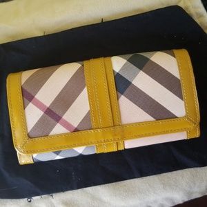 BURBERRY NOVA CHECK YELLOW LEATHER WALLET